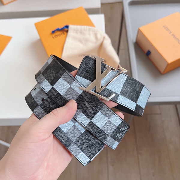 ルイヴィトンベルト正面デザイン